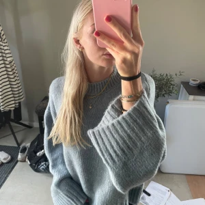 Stickad tröja  - Stickad tröja från Linn ahlborgs märke!  Nypris 590kr Ny, prislapp kvar! 