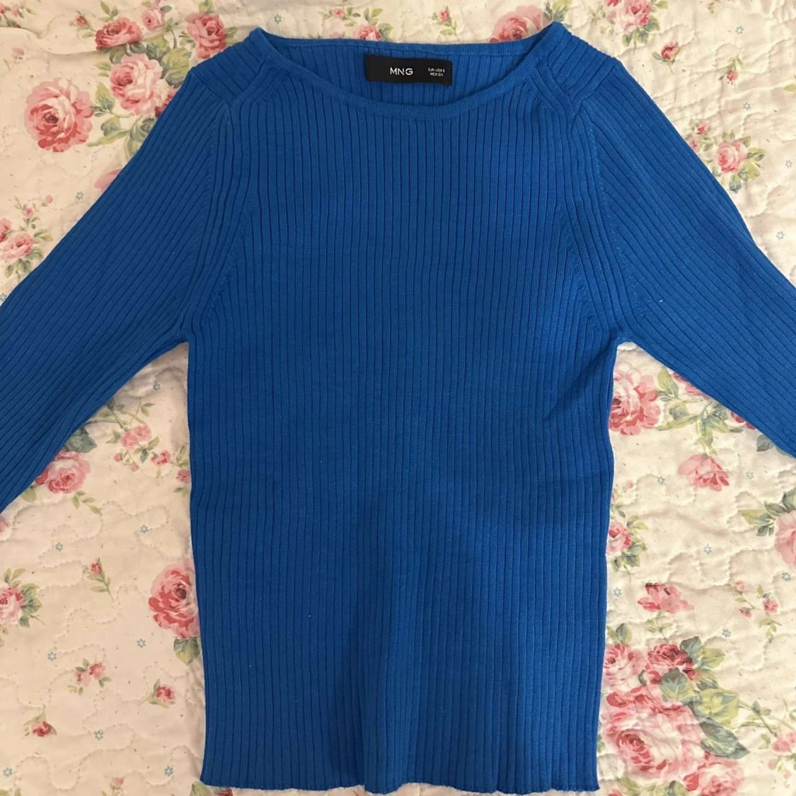 Blå ribbad tröja