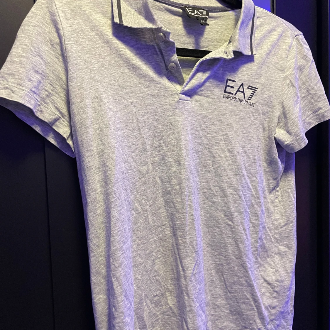 Grå t-shirt från Emporio Armani