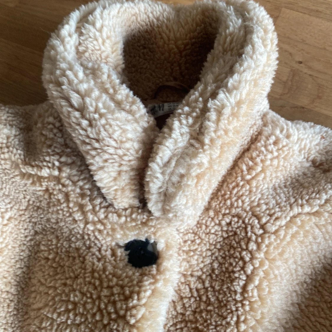 Beige teddybjörn jacka med fickor och knappar - 92