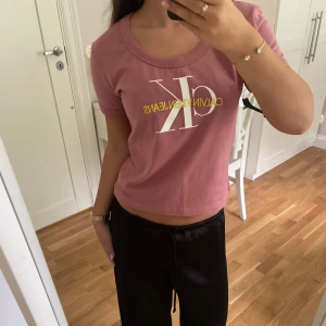 Calvin Klein T-shirt - Nypris 500, prislappen sitter kvar alltså aldrig använd