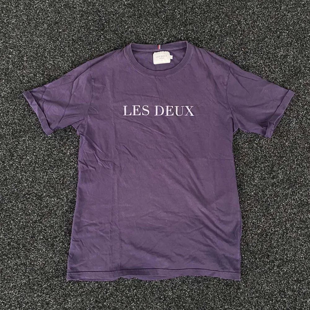 Fin t-shirt av Les deux i storlek L . T-shirts.