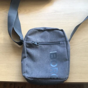 Björn borg väska - Ny skick andvänder fåtal gånger och har plats till mycket pris kan diskuteras 