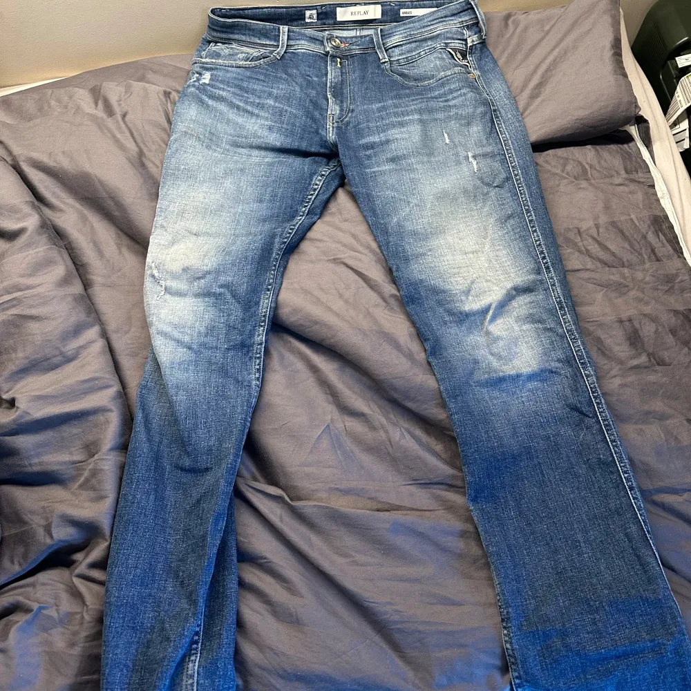 Säljer dessa då de inte kommer till användning.. Jeans & Byxor.