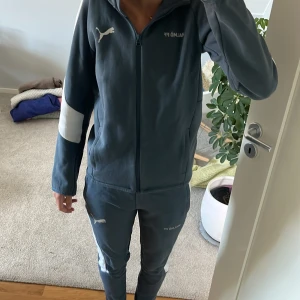 MFF mjuskissett  - Bra skick, anvdfåtal gånger! Säljer pågrund av att den är för liten. Köpt för 1000 säljer sättet för 500, pris går att diskuteras!💙🤍