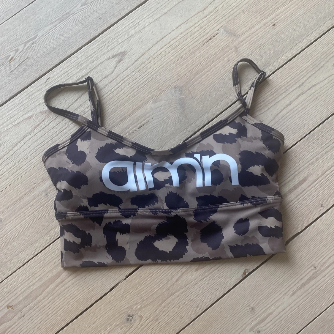 Leopardmönstrad tränings topp från Aim’n 