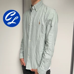 Ralph Lauren skjorta  - Ralph Lauren skjorta | Skick: 8/10 | Strl S | Pris - 499 | Fraktar via Postnord eller Instabox på köparens bekostnad | Hör av dig vid minsta fråga eller fundering!