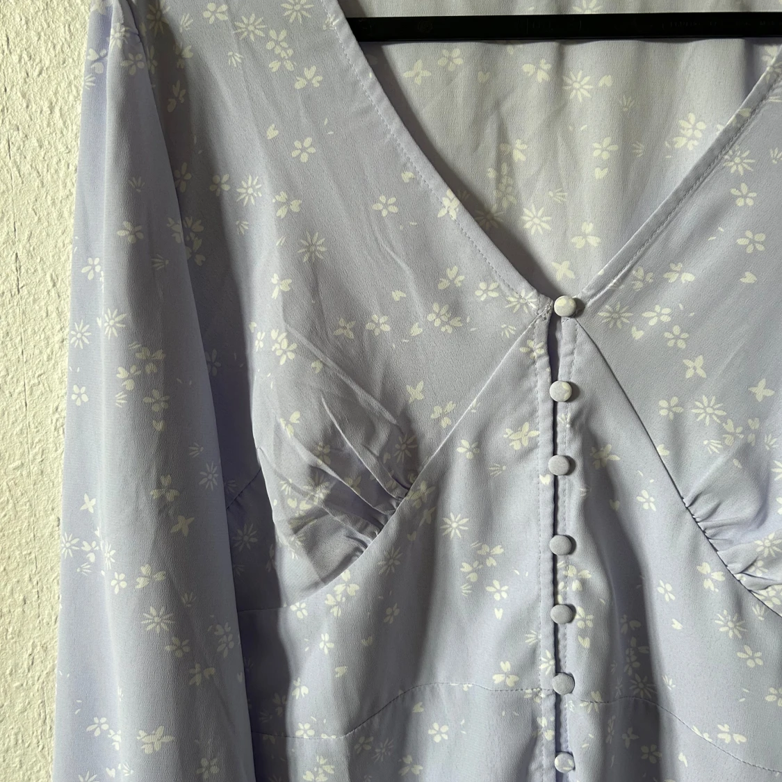 Ljusblå blommig klänning med knappar - 91