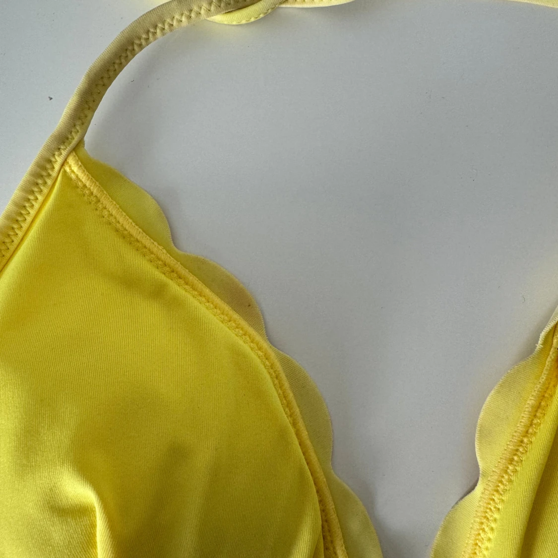 Gul bikiniöverdel - 91