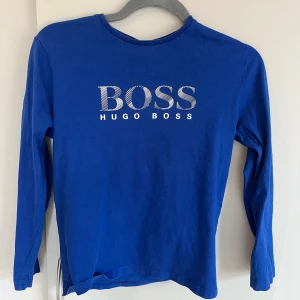 Hugo boss långärmad tröja - xs 12år Bra skick Sällan använd 