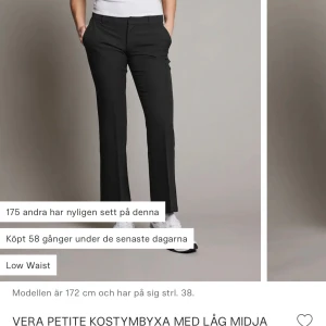 NYA kostymbyxor Bikbok Vera - Nya kostymbyxor från bikbok i modellen Vera petite!! Knappt använda 2 gånger men vill köpa en annan modell💗💗 de är i perfekt skick! Köptes för 500kr!