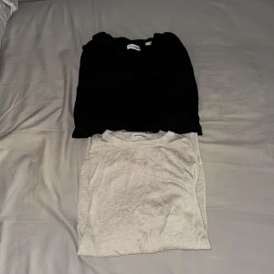 Jack & jones tröjor - Säljer nu två jack & jones tröjor eftersom att de är för små en är svart och en är beige nypris 349kr st, mitt pris 299kr för båda! Väldigt bra skick också! 