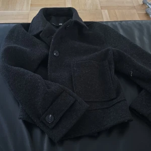 Svart kappa  - Säljer min svarta kappa 