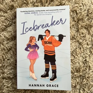 Icebreaker av Hannah Grace - En romantisk bok, i väldigt bra skick. Helt oanvänd, alla sidor finns tillgängliga. 