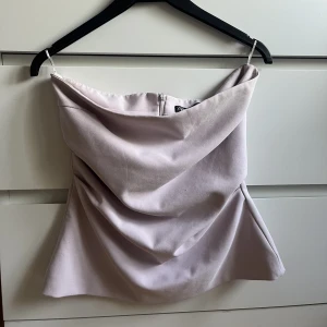 Festtopp zara - Säljer denna slutsålda topp då den inte kommer till användning längre 