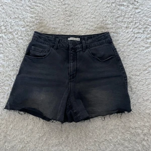 Jeansshorts - Passar mig som är 17 och 161cm☺️