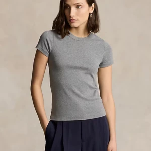 Slim Fit Rib-Knit Cotton Tee - Snygg och enkel grå t-shirt från Ralph Lauren. Den säljs inte nå mer och den är oanvänd. Storlek S men passar Xs-M, kostade normalt 1000 kronor