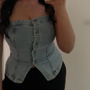 Jeans korsettopp - Snygg jeans korsettopp från hm nästan helt ny storlek S