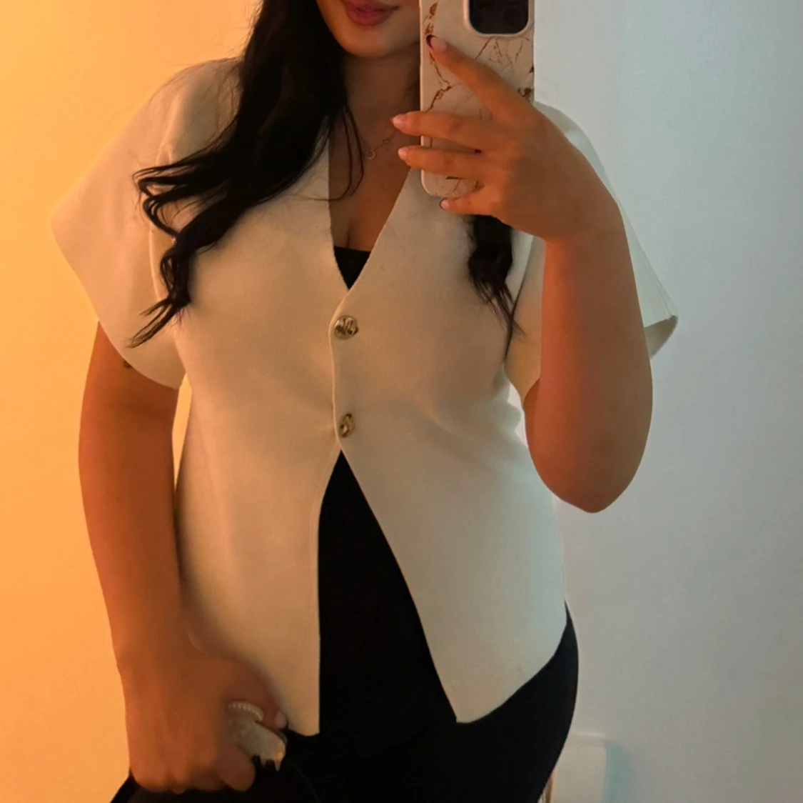 Vit väst med knappar