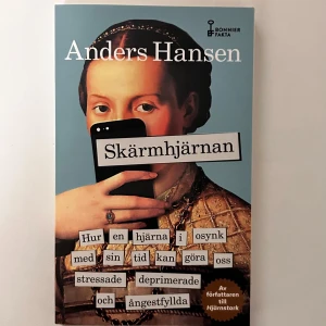 Skärmhjärnan - Boken 'Skärmhjärnan' av Anders Hansen utforskar hur vår hjärna påverkas av den digitala livsstilen och ständig uppkoppling. Den diskuterar hur detta kan leda till stress, depression och ångest. Perfekt för den som vill förstå mer om hjärnans funktion i en digital värld.