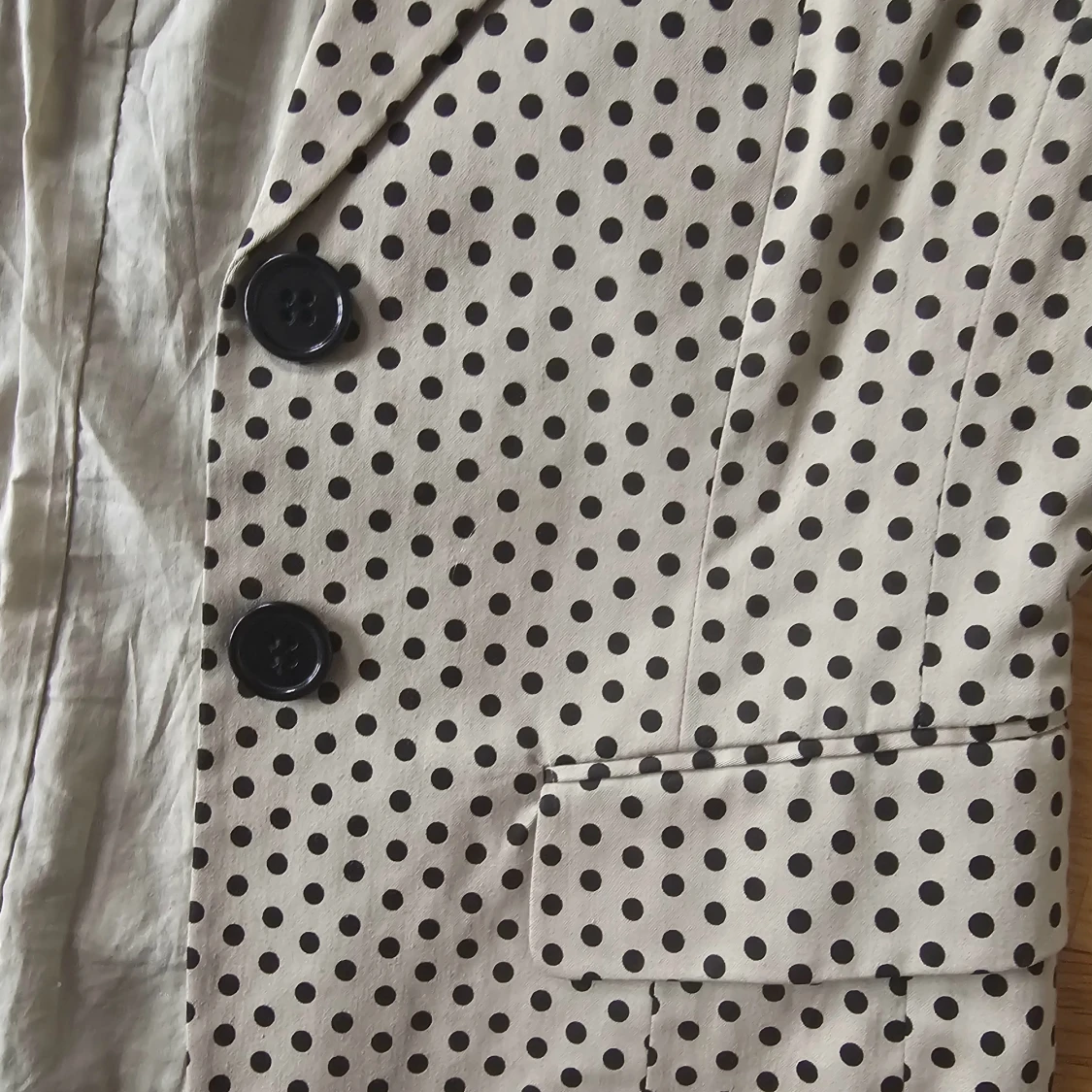 Prickig kavaj från Fishbone - 3