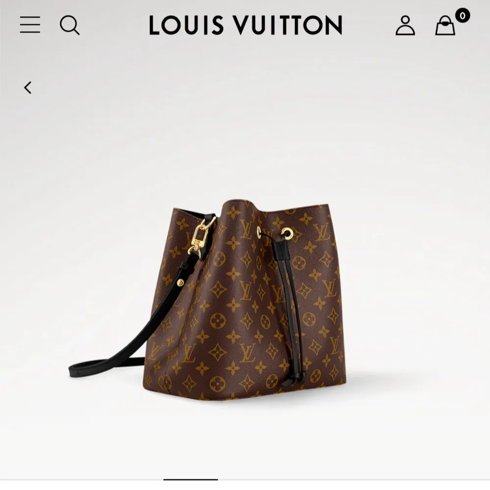 NYSKICK. Snygg brun axelväska från Louis Vuitton med det klassiska monogrammönstret. Väskan har en justerbar axelrem och stängs med snörning. Perfekt för att ge en lyxig touch till din outfit. Kvitto finns! NYSKICK, har ej använts mer än 2-3 ggr. . Laukut & Käsilaukut.