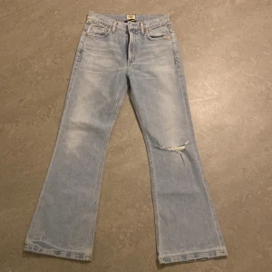 Jeans - Säljer dessa jättesnygga jeans ifrån humanity. Innerbenslängd: 70 Midjemått: 35