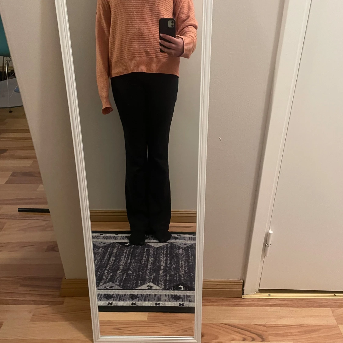 Persikofärgad stickad tröja