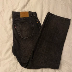 Levis 501 jeans  - Säljer dessa 501 jeans i strl 33 32, skick 9/10. Pris: 299 kr. Kan diskuteras vid snabb affär.