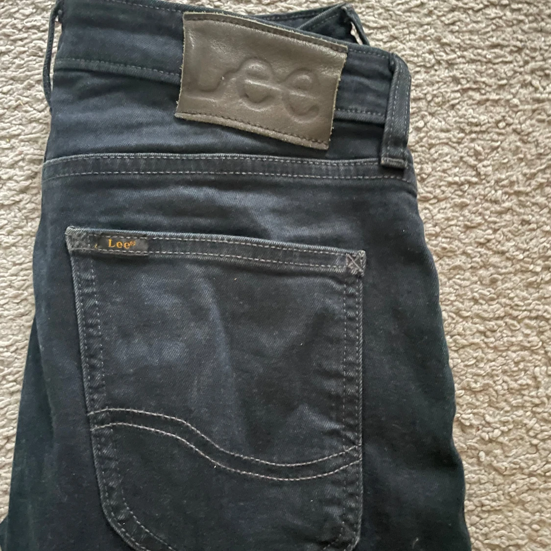 Mörkblåa jeans från Lee