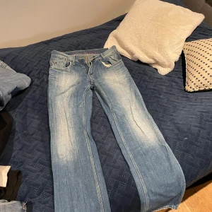 Tommy hilfiger jeans - Väldigt bra passform. Skriv gärna för mer info!