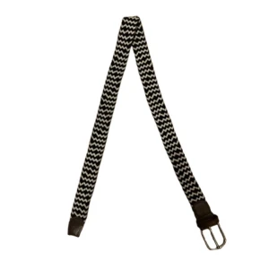 Svartvitt mönstrat bälte - Tja, säljer nu detta svart-vita bältet med Zig-Zag mönster som ni ser. Bältet är även mjukt och flexibelt. Pris kan säkert diskuteras och skriv om ni har minsta fundering