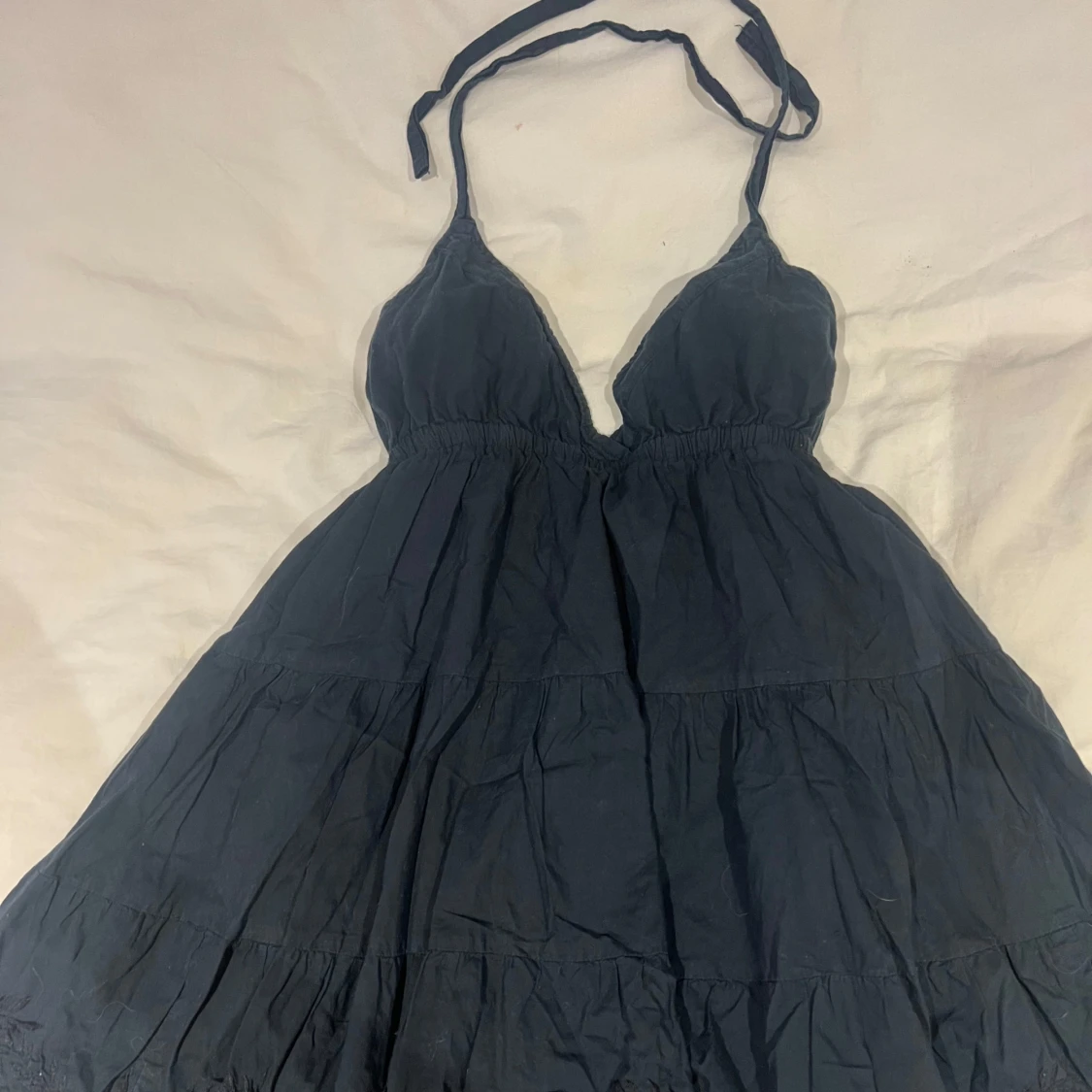 Svart klänning med halterneck