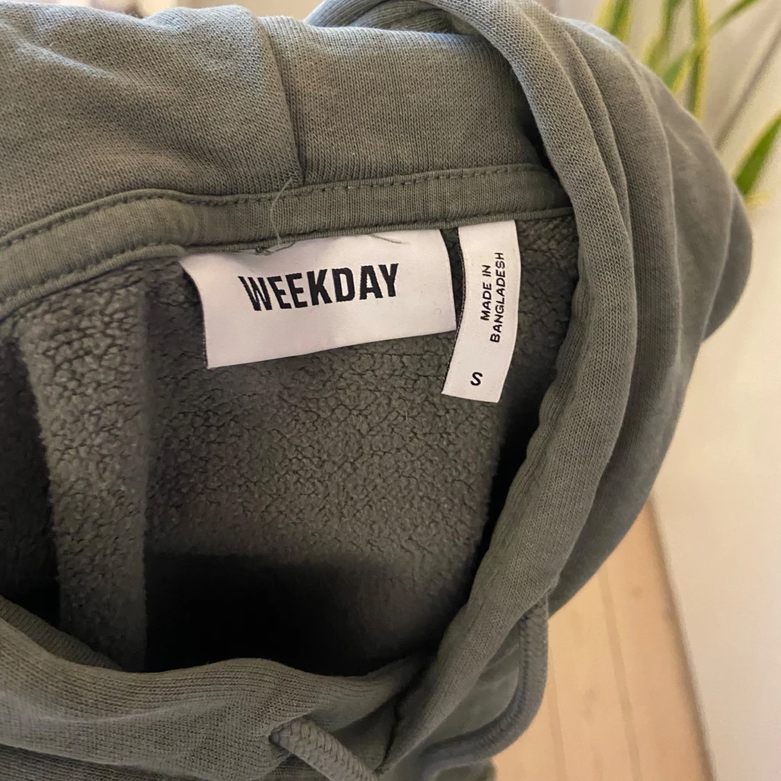 Grön hoodie från Weekday - 2