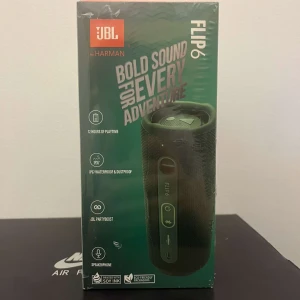 JBL FLIP 6  - Helt ny! Säljer den då den inte kommer till användning. Priset kan diskuteras vid snabb affär! 
