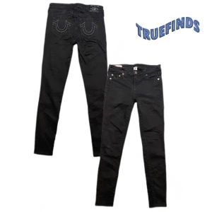 True religion jeans black skinny - Midjemått:37 Yterbenslängd:96 Innerbenslängd:72 Benöppning:12 Gren höjd:22 Storlek:28 ( i cm )  Priser kan diskuteras‼️