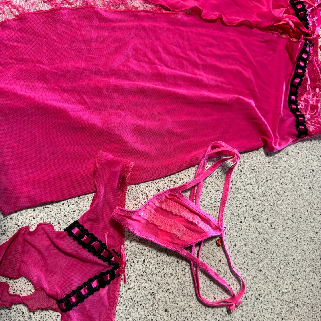 Rosa nattlinne med trosor set