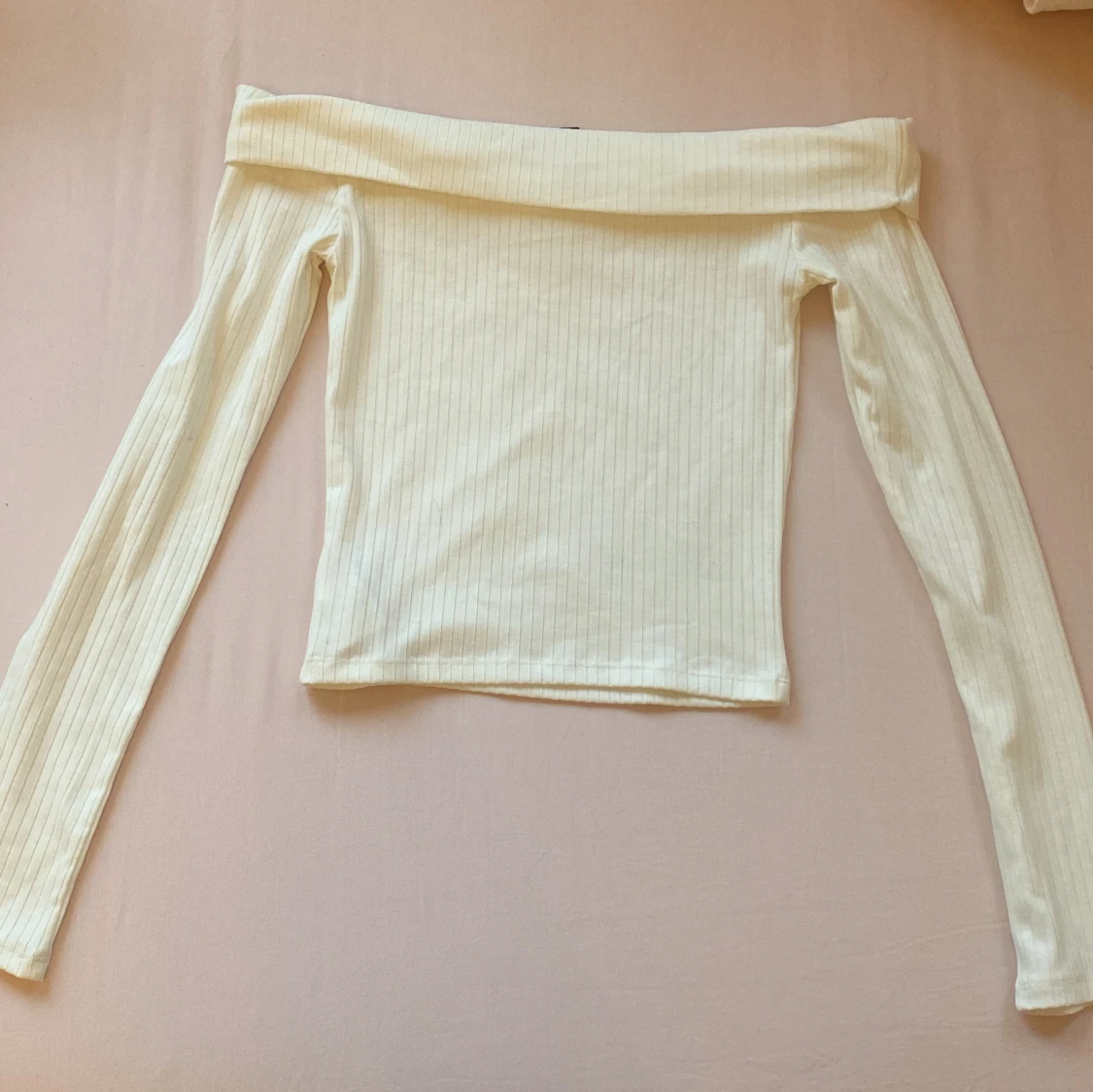 Vit ribbad offshoulder topp  - 1