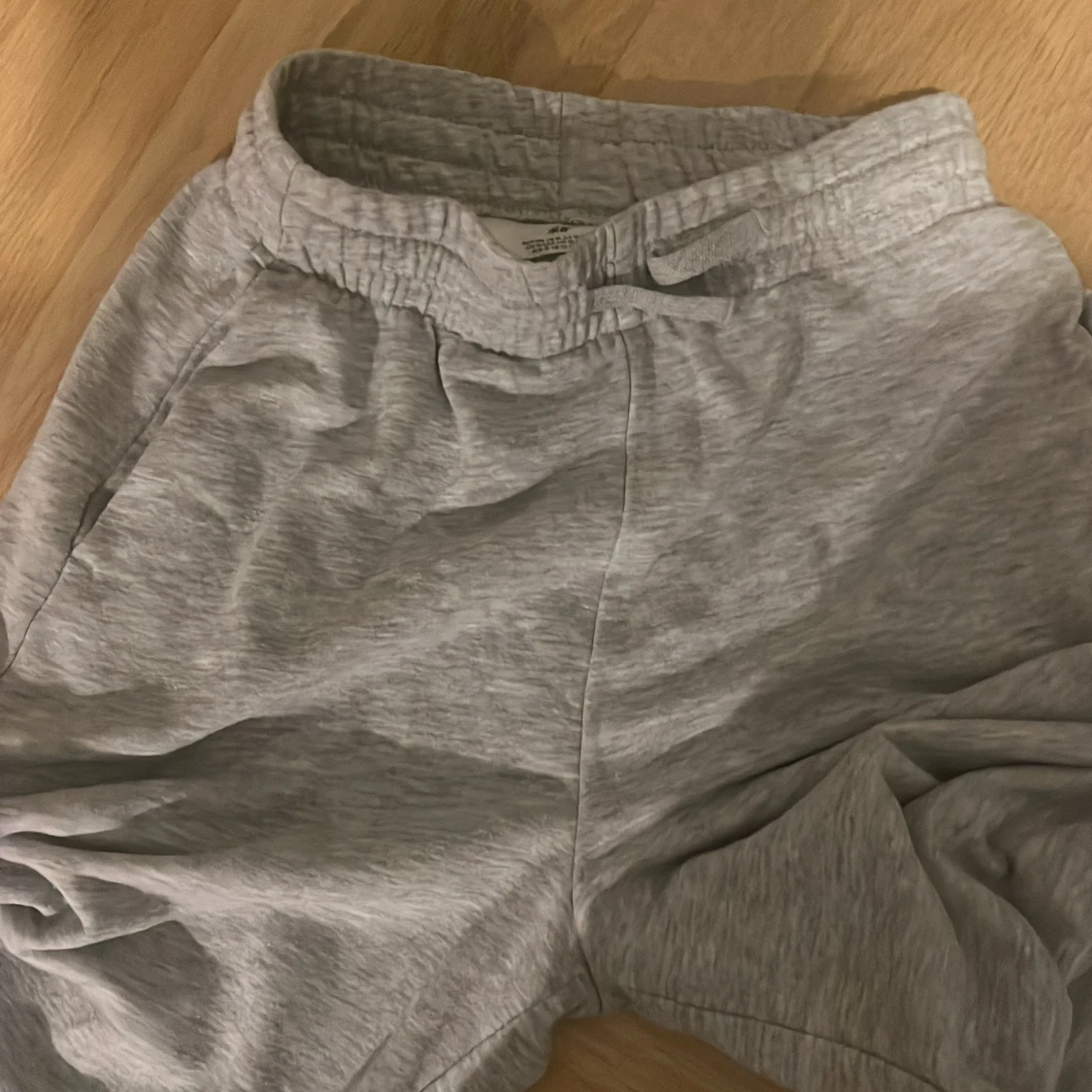 Grå mjukisbyxor från H&M - 3