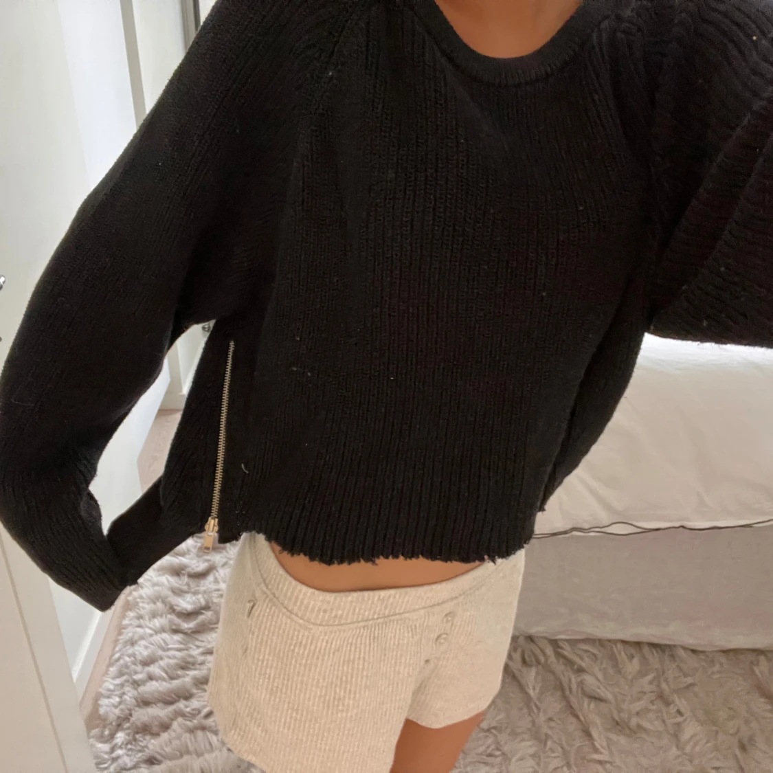 Svart stickad tröja med dragkedja - 2