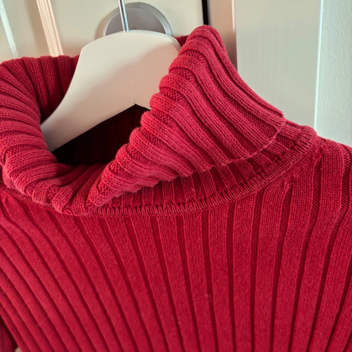 Röd ribbad polotröja - 3