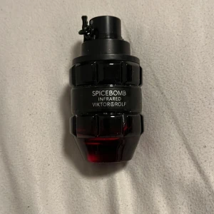 Spicebomb Infrared från Viktor & Rolf - Säljer en flaska Spicebomb Infrared från Viktor & Rolf 50ml. 80 procent kvar