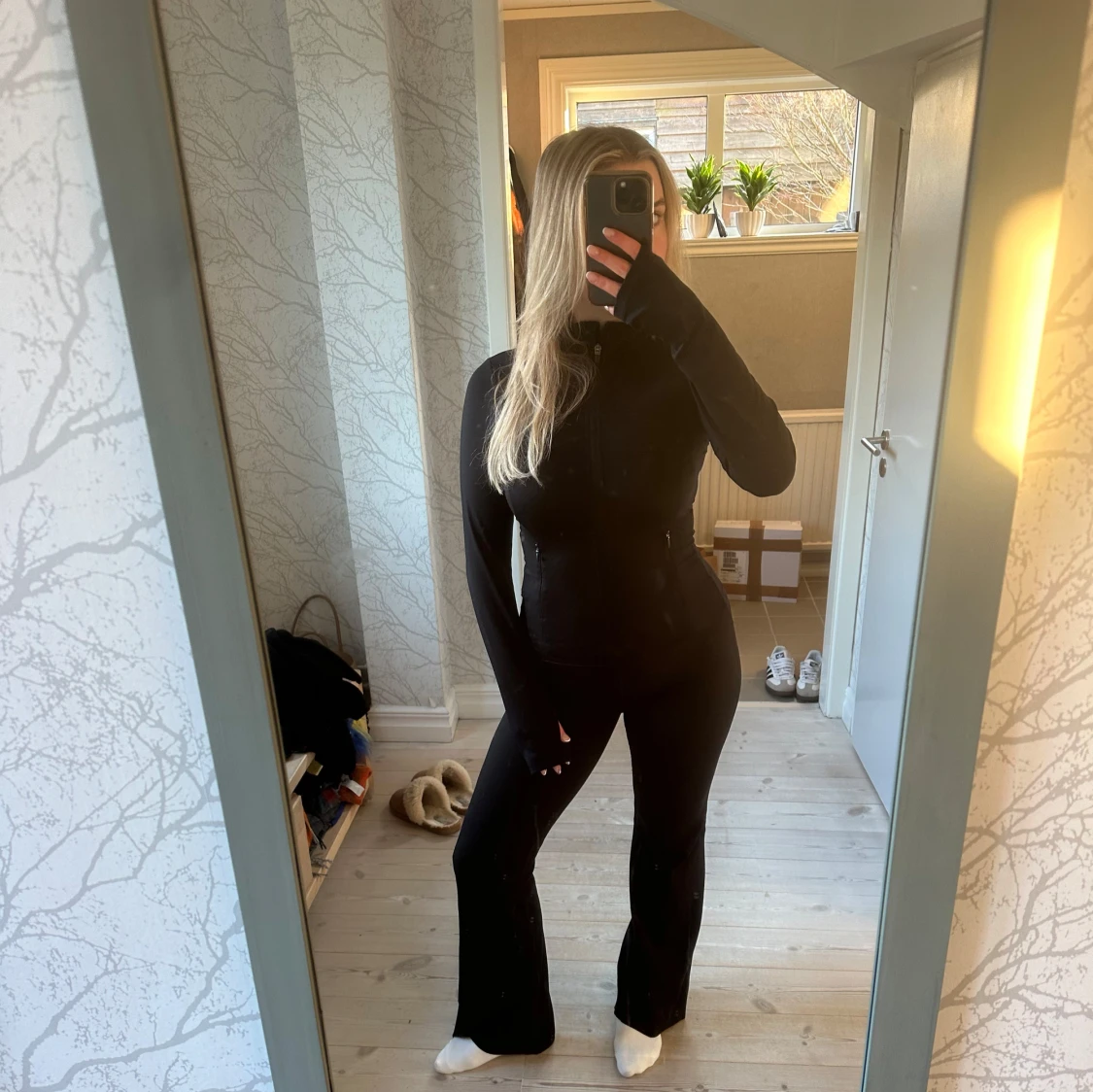 Svart träningsset med jacka och byxor - 1