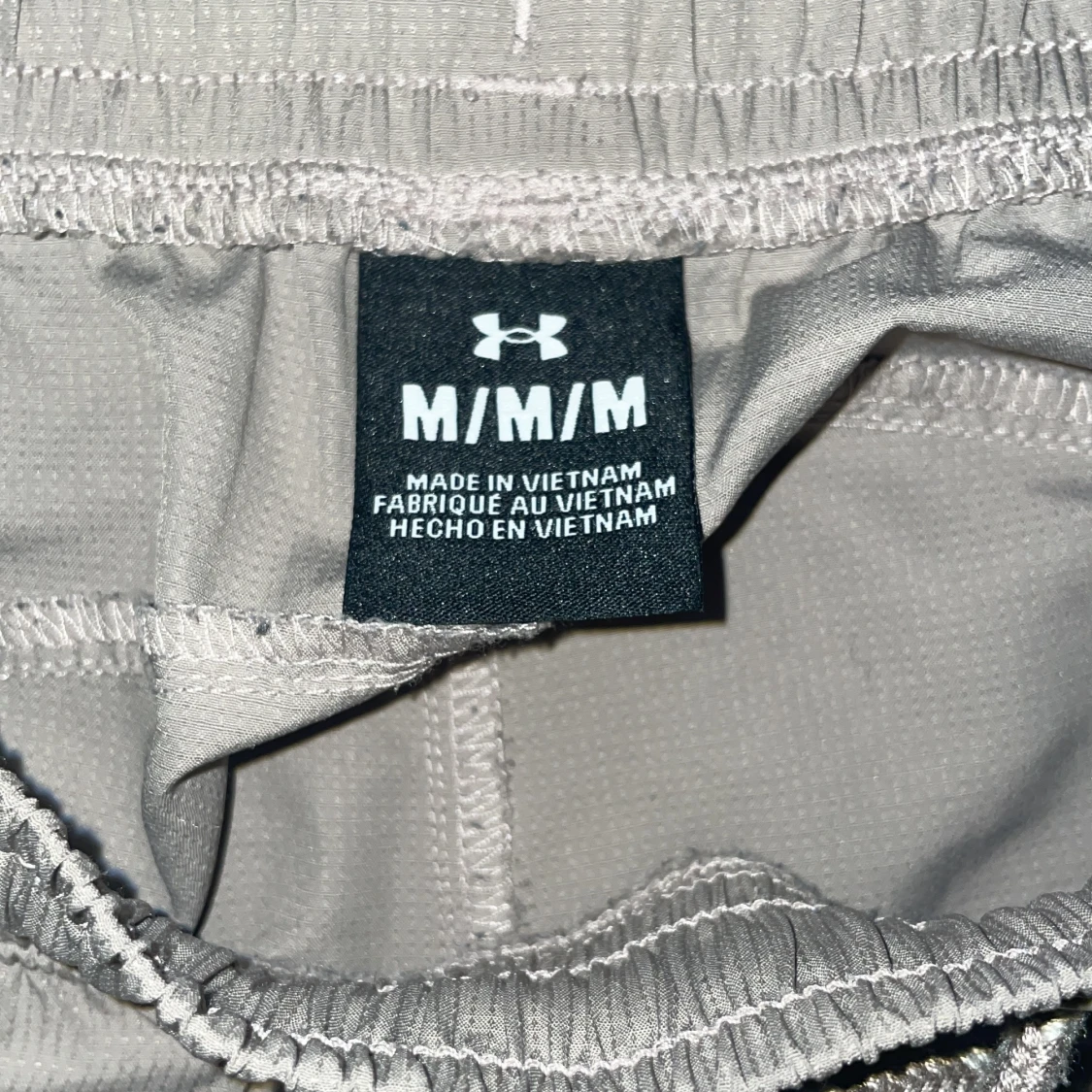 Beige träningsbyxor från Under Armour - 2