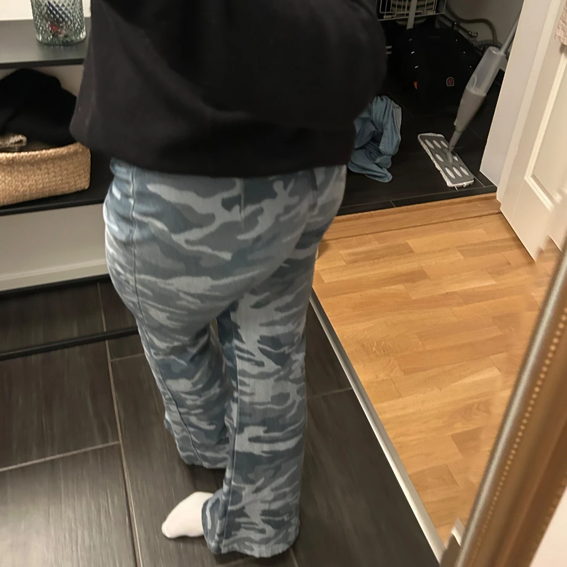 Blå camo bootcut byxor - 1