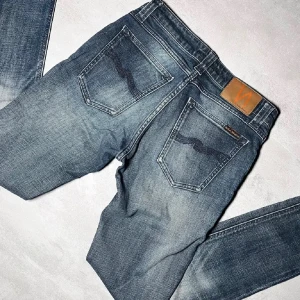 Nudie Jeans - Säljer dessa feta nudie jeansen. Dem är i mycket bra skick. W-28. Skriv gärna vid intresse eller frågor.