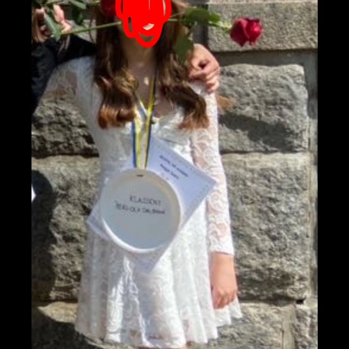 Vit spetsklänning med v-ringning - 1