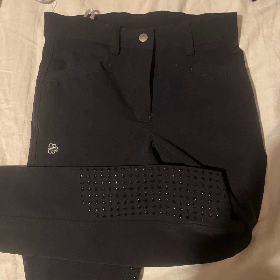 Mörkblå ridbyxor med glitterdetaljer