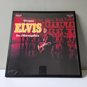Elvis Presley - Albumaffisch, 31.5x31.5cm - Elvis Presley - From Elvis In Memphis albumaffisch, 31.5x31.5cm. Helt ny - Passar bra i IKEAs tavelram Lomviken!  Skickas i papprulle - Ramen ingår inte!