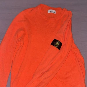 Stone Island tröja  - Snygg Crewneck tröja ifrån Stone Island. Använd fåtal gånger i bra skick. Skriv för fler frågor. 